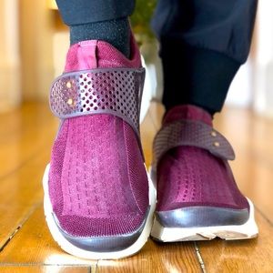 💜Maroon Nike running shoes 💜